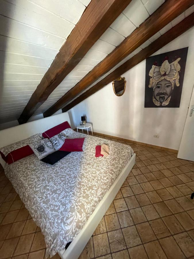Ferienwohnung La Mansarda Dei Mori Catania Exterior foto